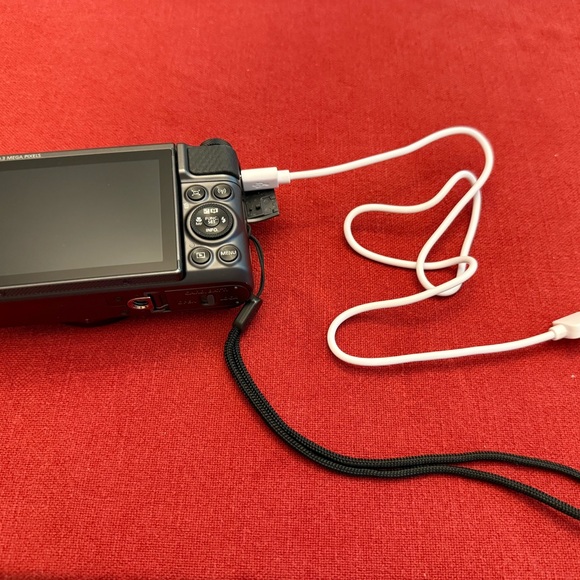 Canon SX730 HS camera with accessories! - Picture 11 of 17